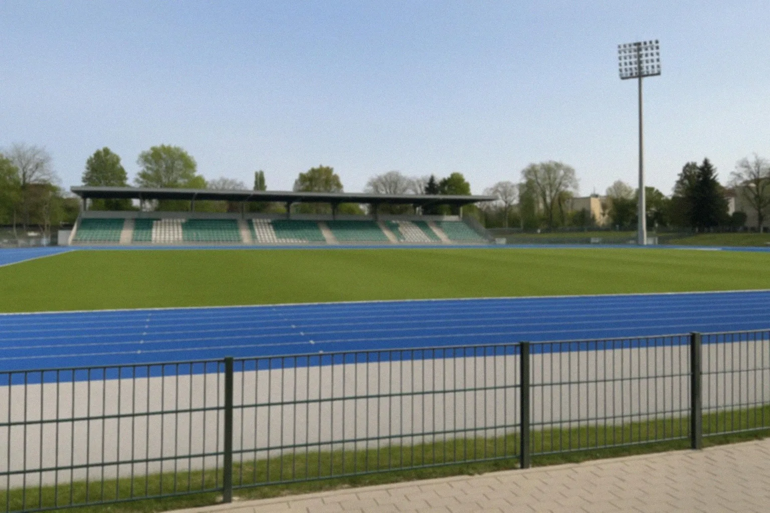 Wiosenne porządki na „Bagienku” – wspólna akcja sprzątania w Iławie