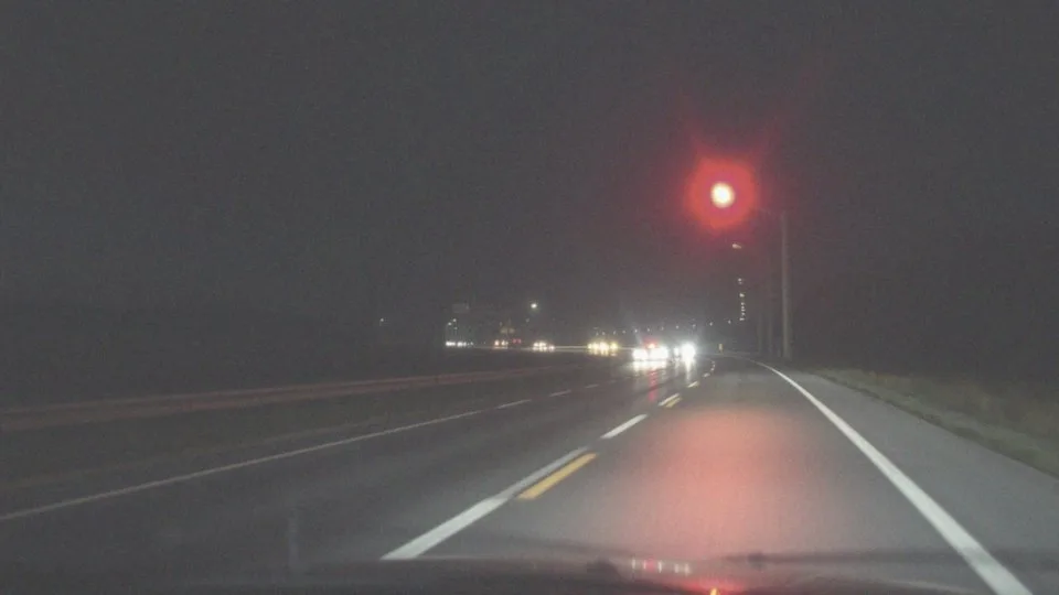 Odcinkowy pomiar prędkości – co oznacza czerwony błysk?